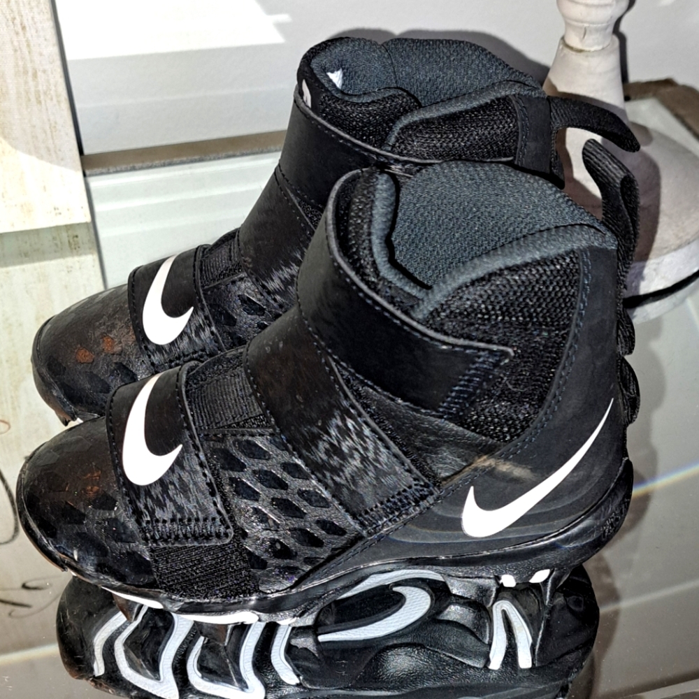 Nike Force Savage 2 Football Cleats Youth Child
